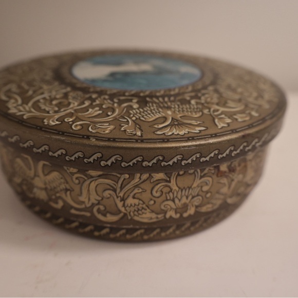 Vintage Ornate Gold and Blue Decorative tin - Picture 6 of 10